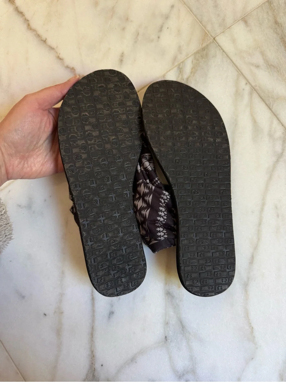 Sanuk Yoga Sling 2 Black Tribal Ikat Comfort Sandals Women’s size 8 US